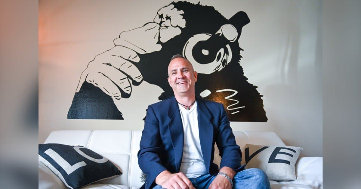 Digital Marketing Veteran Creates Conversion-Focused Resume Page to Target Growth-Oriented Employers